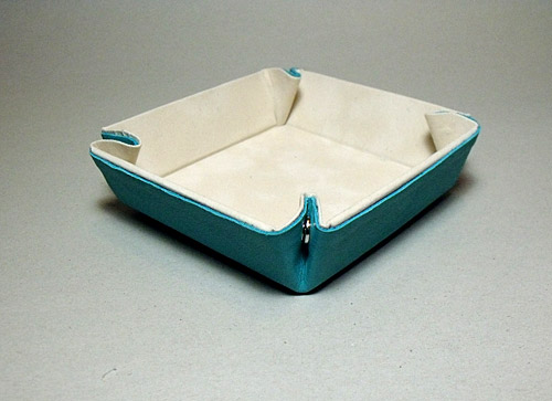 tray suede