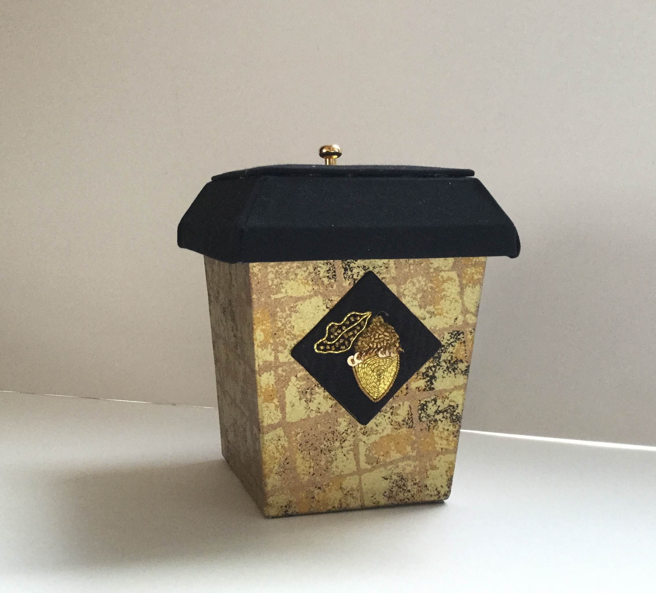 Candy box gold Candy box gold